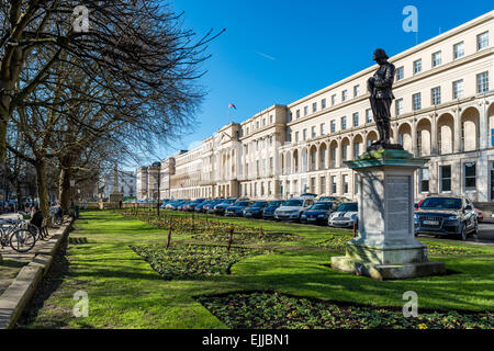 Le Bureau Municipal Gardens à Cheltenham sont sur la Promenade et qui est derrière les bureaux municipaux de la Borough Council Banque D'Images