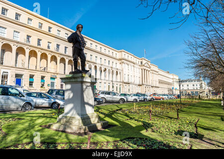 Statue de l'explorateur polaire britannique Edward Adrian Wilson dans le bureau Municipal Jardins, Promenade, Cheltenham, UK Banque D'Images