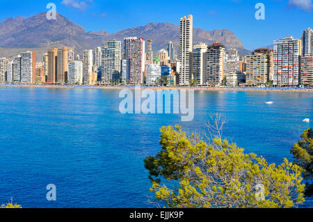 Vue panoramique de Benidorm et ses gratte-ciel en zone de Playa Levante, en Communauté de Valence en Espagne Banque D'Images