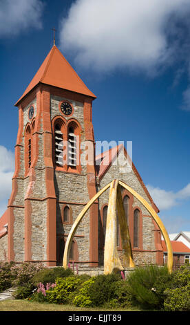 Malouines, Port Stanley, Ross, route, de baleine memorial arch à l'extérieur de la cathédrale Christ Church Banque D'Images