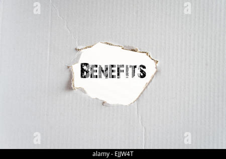 Un trou dans le papier et le lieu de texte conceptuel Banque D'Images