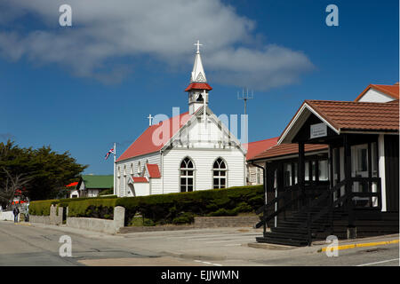 Malouines, Port Stanley, Ross, Road, St Mary's, au toit rouge vêtu de blanc de l'Église Catholique Banque D'Images