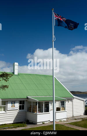 Malouines, Port Stanley, Îles Falkland drapeau extérieur Maison Gilbert, Bureau de l'Assemblée législative Banque D'Images