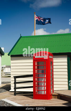 Malouines, Port Stanley, Musée Historique de l'Arsenal, K6 téléphone fort et drapeau des Îles Falkland Banque D'Images