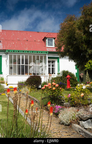 Malouines, Port Stanley, Drury Street, attrayant jardin de devant de la maison traditionnelle Banque D'Images