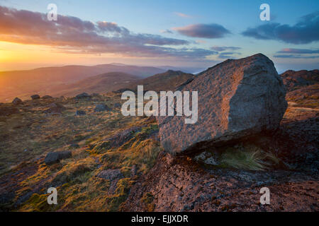 Coucher du soleil d'automne sur Slieve Foye, Carlingford, comté de Louth, en Irlande. Banque D'Images