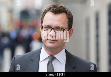 Andy Coulson, ancien rédacteur de l'actualité du monde, arrive à l'Old Bailey pour l'essai de piratage de téléphone Banque D'Images