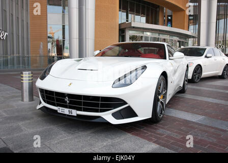 Blanc brillant Ferrari F12 Berlinetta Coupé Motor Car Banque D'Images