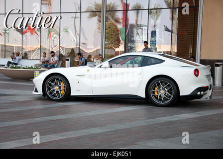 Blanc brillant Ferrari F12 Berlinetta Coupé Motor Car Banque D'Images