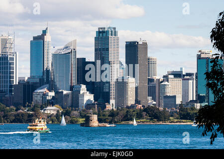 Sydney, Australie. Un service de traversier de passagers transporte des passagers sur le port de Sydney. Banque D'Images