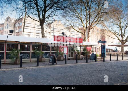 Riverside bar & restaurant sur la rivière Avon, dans le centre-ville de Bristol Banque D'Images