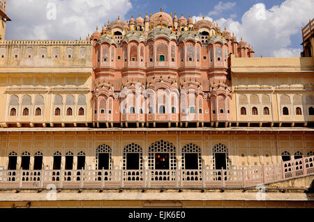 Hawa Mahal, le palais des vents (Traduction Hindi), Jaipur, Rajasthan, Inde Banque D'Images