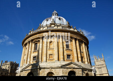 La Radcliffe Camera situé à Oxford en Angleterre accueil de la Bibliothèque scientifique de Radcliffe. Banque D'Images