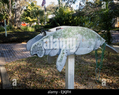 Manatee peint à la main (Boîte aux lettres), Letterbox Accueil résidentielle de banlieue, Dunedin, FL, USA Banque D'Images