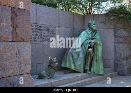 Bronze de président des États-Unis, Franklin Delano Roosevelt et son chien, fala, dans la FDR Memorial à Washington, D.C. Banque D'Images