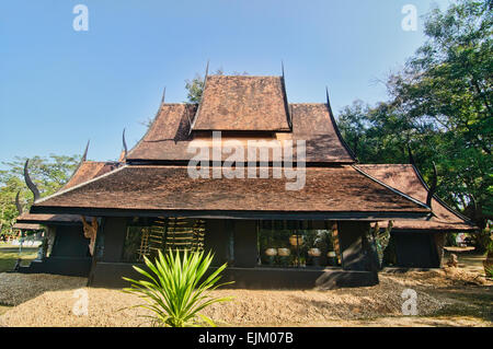 L'architecture à Baan Daam Museum, maison noire ou Temple noir dans la province de Chiang Rai, Thaïlande Banque D'Images