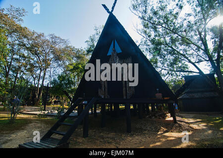 L'architecture à Baan Daam Museum, maison noire ou Temple noir dans la province de Chiang Rai, Thaïlande Banque D'Images