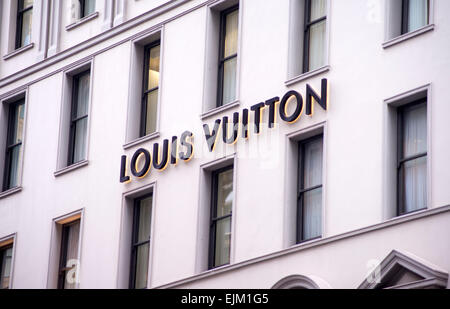 SYDNEY, AUSTRALIE - Février 9, 2015 : voir à la boutique Louis Vuitton à Sydney, Australie. Louis Vuitton est une maison de mode française f Banque D'Images