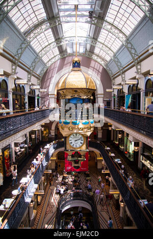 SYDNEY, AUSTRALIE - 12 février 2015 : Intérieur de la Queen Victoria Building, à Sidney, Australie. C'est une fin du xixe siècle b Banque D'Images