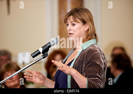 Sarah Raven prenant la parole à l'ancien Déjeuner LITTÉRAIRE 17/04/2012 Banque D'Images