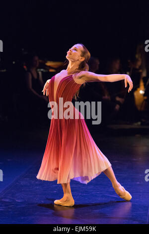 23/03/2015. Londres, Angleterre. Sur la photo : Katja Khaniukova en reprise. L'English National Ballet Dancer's Emerging 2015 finale au Queen Elizabeth Hall, Southbank Centre, Londres. Banque D'Images