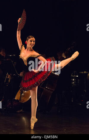 23/03/2015. Londres, Angleterre. Sur la photo : Isabelle Brouwers dans Don Quichotte. L'English National Ballet Dancer's Emerging 2015 finale au Queen Elizabeth Hall, Southbank Centre, Londres. Banque D'Images