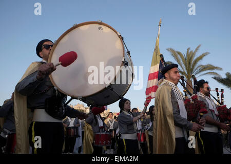 Israël, Jérusalem 29th mars. Le groupe scout orthodoxe palestinien participe à la Marche du dimanche des palmiers du Mont des oliviers au quartier chrétien de la vieille ville de Jérusalem, le jour qui marque pour les chrétiens l'entrée de Jésus Christ à Jérusalem quand ses disciples ont posé des branches de palmier dans son chemin, Avant sa crucifixion et marque le début de la semaine Sainte, qui se termine à Pâques. Banque D'Images