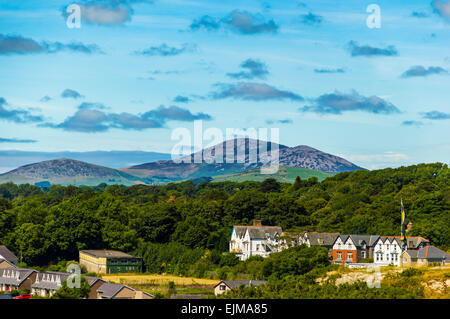 Snowdonia Mountain Range vu de Criccieth, au nord du Pays de Galles, Royaume-Uni. Banque D'Images