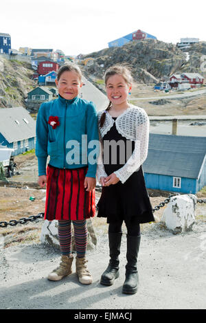 Deux jeunes filles Inuit au Groenland Banque D'Images