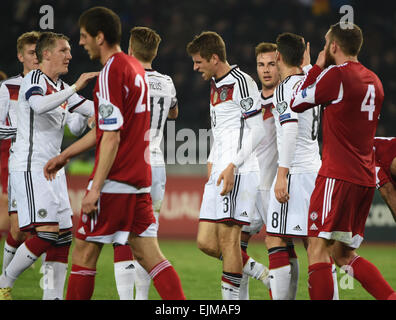 Tbilissi, Géorgie. Mar 29, 2015. L'Allemagne Thomas Mueller (4e R) célèbre après avoir marqué le but 0-2 durant la coupe UEFA EURO 2016 GROUPE D match de qualification contre la Géorgie l'Allemagne à Boris-Paitschadse-Stadium à Tbilissi, Géorgie, le 29 mars 2015. Photo : Arne Dedert/dpa/Alamy Live News Banque D'Images