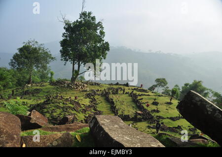 Gunung Padang, site mégalithique situé dans le village de Karyamukti, Cianjur regency, province de Java Ouest de l'Indonésie. Banque D'Images