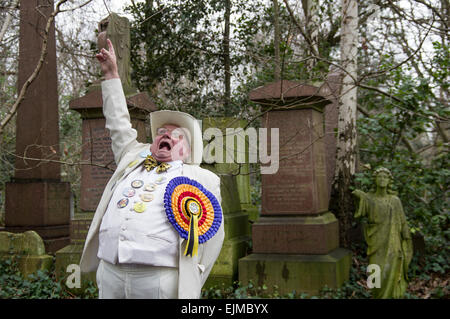 Monster Raving Loony partie candidats dans le cimetière Abney Park le tournage vidéo Monster Mash le 28 février 2015 Banque D'Images