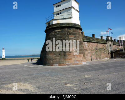 Fort perchaude rock et phare de New Brighton Banque D'Images