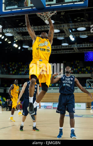 Londres, Royaume-Uni. 29 mars 2015. Les Lions de Londres de l'avant et le capitaine de l'Équipe nationale de Grande-Bretagne a appelé Sullivan saute à la panier pendant la BBL Championship match contre Worcester Wolves at the Copper Box Arena dans le parc olympique. Win 88-70 Lions Londres Banque D'Images