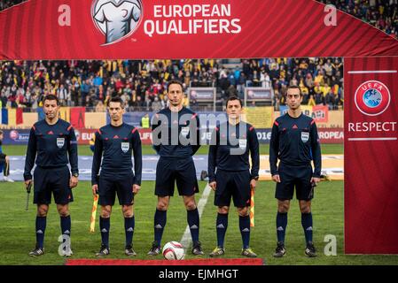 29 mars 2015 : la brigade de l'arbitre au début de la 15e ronde de qualification du Championnat d'Europe UEFA match entre l'Équipe nationale de football de la Roumanie (ROU) et l'Équipe nationale de football des îles Féroé (BOF) à ''Ilie Oana'' Stadium, Ploiesti à Ploiesti, Roumanie ROU. Catalin Soare/www.sportaction.ro Banque D'Images