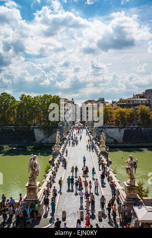 Vue sur le Ponte Sant'Angelo, Rome, Latium, Italie Banque D'Images