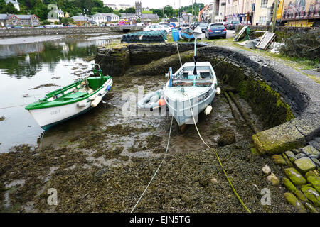 Bateaux dans le vieux port bantry West Cork Irlande Banque D'Images