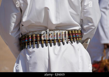 Ceinture à la taille de la cartouche de l'homme en costume traditionnel, Sultanat d'Oman Banque D'Images