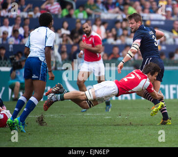 Hong Kong, Chine. Mar 28, 2015. Lyle Fraser de l'Écosse se tient ferme dans un s'attaquer.L'Ecosse contre le Portugal Jour 2 de la 40ème Hong Kong rugby 7's.28.03.15. 28 mars 2015. Credit : Jayne Russell/Alamy Live News Banque D'Images