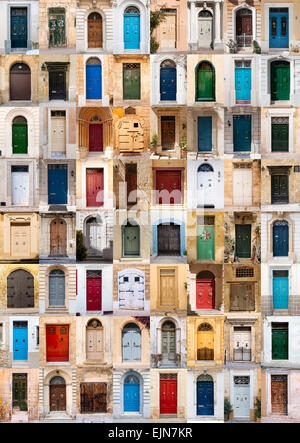 Un collage photo de 64 portes avant colorés aux maisons de Malte. Banque D'Images