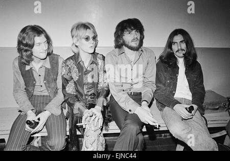 Delaney & Bonnie & Friends music concert à Birmingham Town Hall 4e décembre 1969. Backstage Photo : Eric Clapton Bonnie Bramlett Delaney Bramlett George Harrison *** *** Local Caption Delaney Bramlett Bonnie Bramlett Banque D'Images