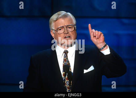 Le sénateur américain Ted Kennedy parle lors de la Convention nationale démocrate de 1996, 29 août 1996 à Chicago, IL. Banque D'Images