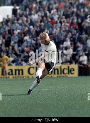 Fulham v Wolverhampton Wanderers. Rodney Marsh en action. 11 septembre 1976. *** *** Local Caption - watscan - 12/08/2010 Banque D'Images