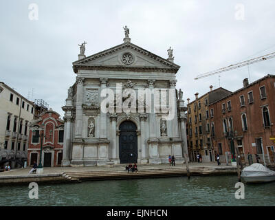 Venise, Italie église sur Grand Canal Banque D'Images