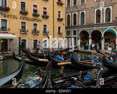 Venise, Italie Hôtel canal parking télécabine Banque D'Images