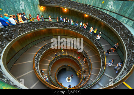 Les escaliers en spirale, Vatican, Giuseppe Momo en colimaçon, Musées du Vatican, Cité du Vatican, Rome. Lazio, Italie Banque D'Images