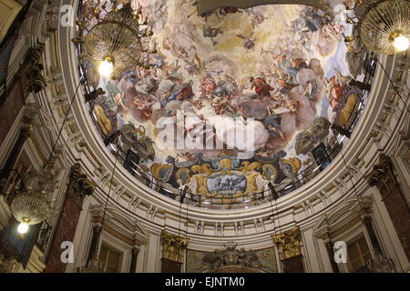 Intérieur de la coupole de la Basilique de la Mare de Déu dels Desemparats ( Virgen de los Desamparados) à Valence, Espagne Banque D'Images