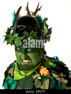 Participant en costume traditionnel au Hastings Jack in the Green Festival. East Sussex. L'Angleterre. UK Banque D'Images