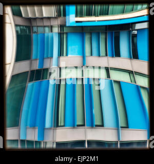 Image abstraite du bâtiment du centre d'appels Saga. Une place du Prieuré. Hastings. East Sussex. ROYAUME-UNI Banque D'Images