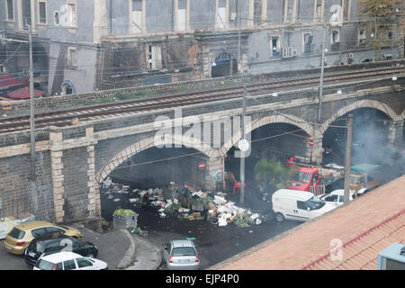 Catania centro storico durante giornata nuvolosa Banque D'Images